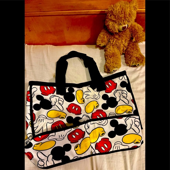 Disney &Co Mickey Print XL travel/ shoulder Tote🔥 - Picture 1 of 9